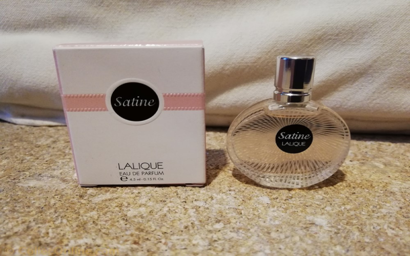 لالیک ساتین